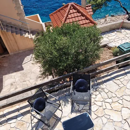 Robinson Medvidina Bay Zastražišće