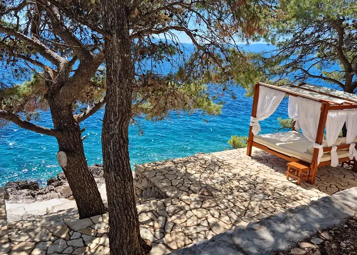 Robinson Medvidina Bay