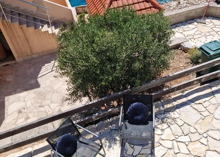 Robinson Medvidina Bay Zastražišće